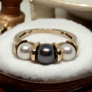 Elegant 10K Yellow Gold Pearl Women's Simbolic Beautiful Shiny Pearls